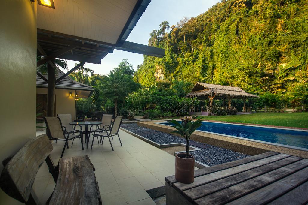 Eden * Ban Khao Thong